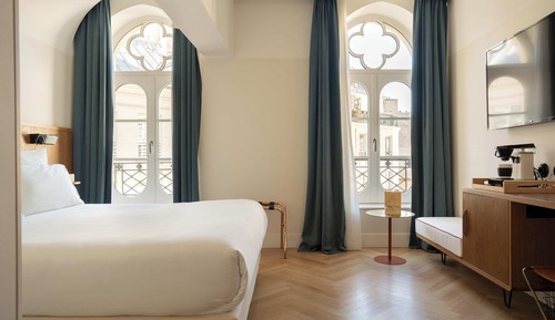 Chambre Supérieure French Window