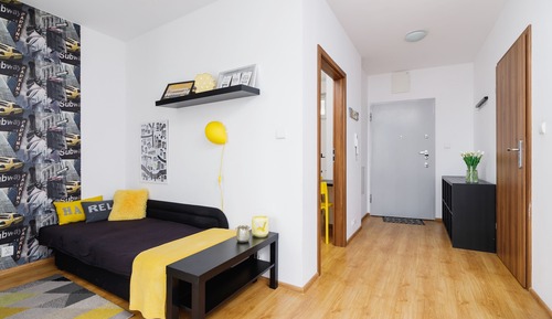 Studio, Balcony