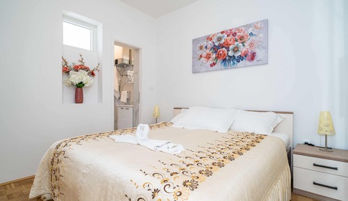 Apartamento (One Bedroom Apartment with balcony an)