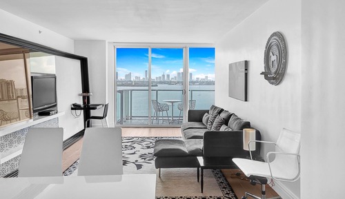 Apartamento superior, 2 camas de matrimonio, balcón, vistas a la bahía