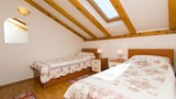 Apartment (One-Bedroom Apartment with Terrace an)