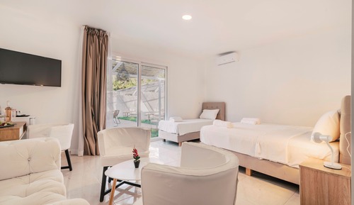 Suite | Pool View