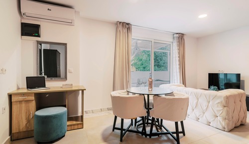 Suite | Private Jacuzzi