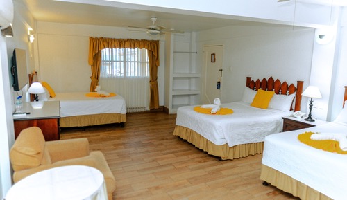 Habitación triple Premium, varias camas