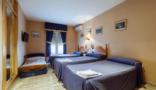 Habitación Familiar para 3 adultos and 1 Child younger than 12 years old