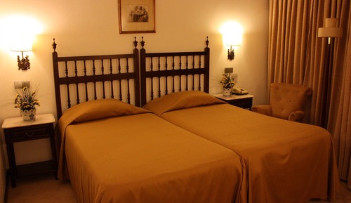 Habitación estándar con 1 cama doble o 2 individuales