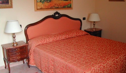 Habitación clásica con 1 cama doble o 2 individuales, vistas al jardín