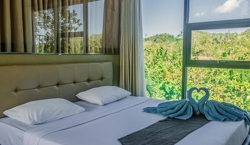 Habitación superior con 1 cama doble o 2 individuales, vistas a la colina
