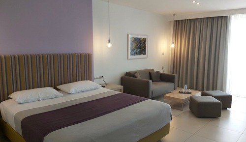 Suite, bañera de hidromasaje, vistas al mar