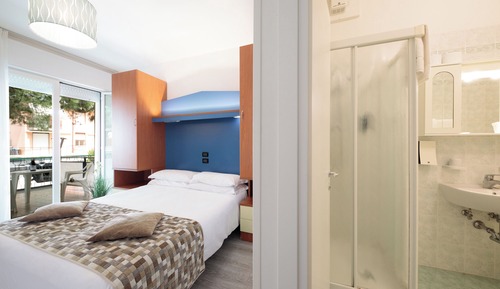 Habitación estándar con 1 cama doble o 2 individuales, terraza