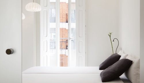 Habitación estándar con 1 cama doble o 2 individuales, balcón
