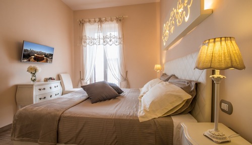 Suite superior, 1 cama de matrimonio grande, vistas parciales al mar, en una planta alta
