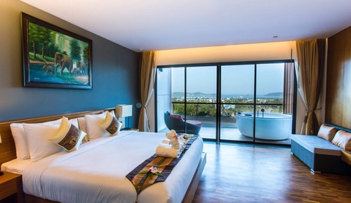Executive Deluxe Suite (Balcony Jacuzzi)