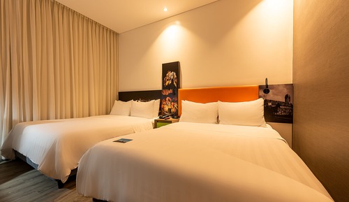 2 Double Beds Nonsmoking