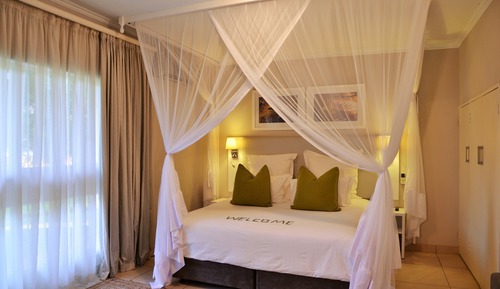 Suite, 1 cama de matrimonio grande, vistas al jardín