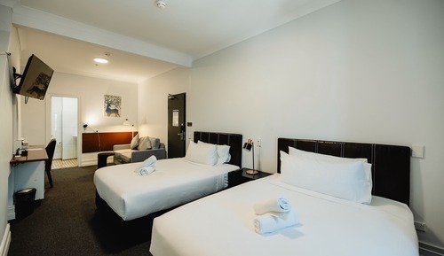 Habitación Deluxe con 1 cama doble o 2 individuales, 2 camas dobles, baño privado