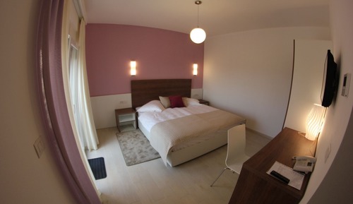 Habitación doble superior, balcón, vistas parciales al mar