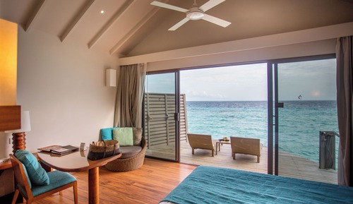Villa, 1 cama de matrimonio grande, sobre el agua