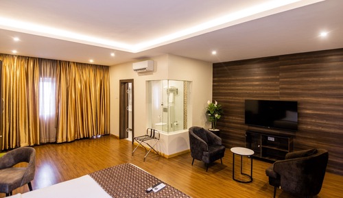 Habitación Grand, 1 cama de matrimonio grande, vistas a la ciudad