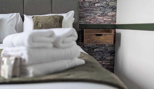 Habitación Confort doble, 1 cama doble, baño privado