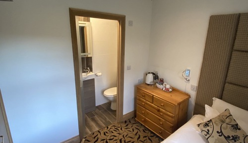 Habitación individual, baño privado (Small)