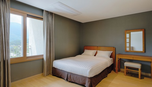 [EAST] Sono Belle Suite (No Kitchen/Seorak Mountain View/Bed)