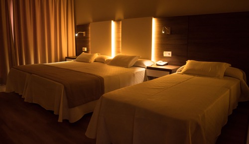 Habitación doble, balcón, vistas al mar (high floor, 2 adults)