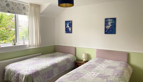 Habitación clásica con 1 cama doble o 2 individuales, baño compartido (Chalice Room)