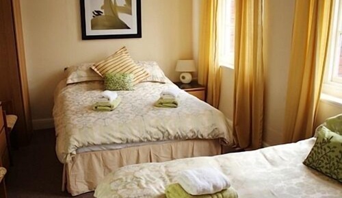 Habitación con 1 cama doble o 2 individuales, baño privado