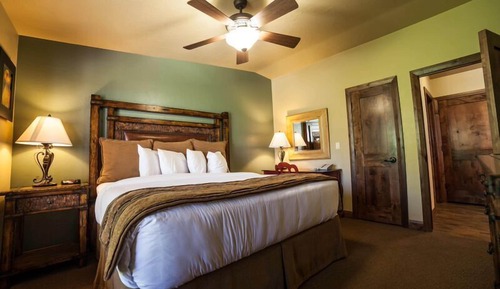 Hillside Classic Suite