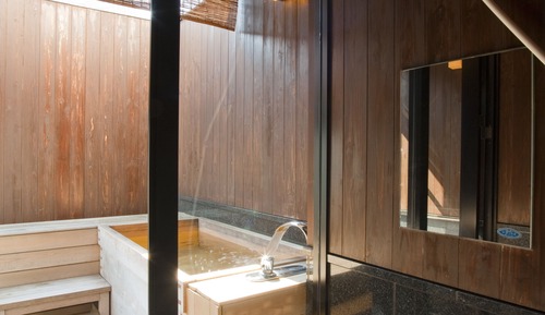 Habitación tradicional, fumadores (with an outdoor bathroom)