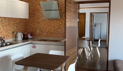 Habitación Deluxe, 2 habitaciones (1st or 2nd Floor Randomly assigned)