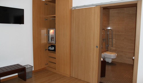 Habitación superior con 1 cama doble o 2 individuales, accesible para personas con discapacidad