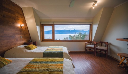 Habitación superior con 1 cama doble o 2 individuales, vistas al lago