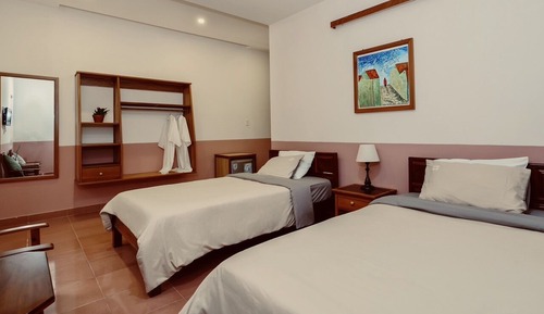 Habitación superior con 1 cama doble o 2 individuales