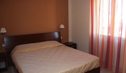 Habitación básica con 1 cama doble o 2 individuales