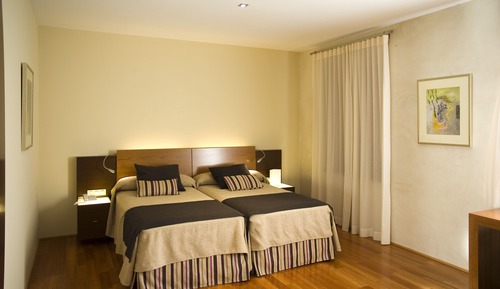 Habitación superior con 1 cama doble o 2 individuales