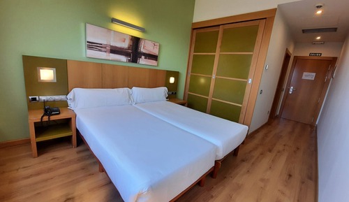 Habitación con 1 cama doble o 2 individuales