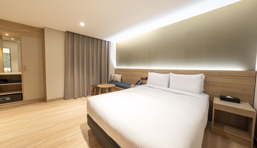 Deluxe Double - Free Breakfast for 2 (Rice Noodle + Americano) - Room is larger than most in Busan