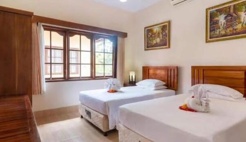 Bungalow With Twin Beds