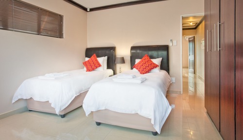 Villa de lujo, 3 habitaciones, 2 baños, vistas al jardín