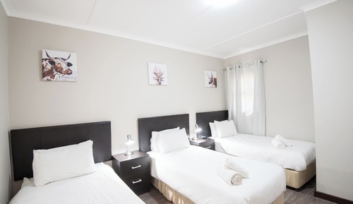 Chalet familiar, 1 habitación, cocina básica, en la zona del jardín (4 Single beds)