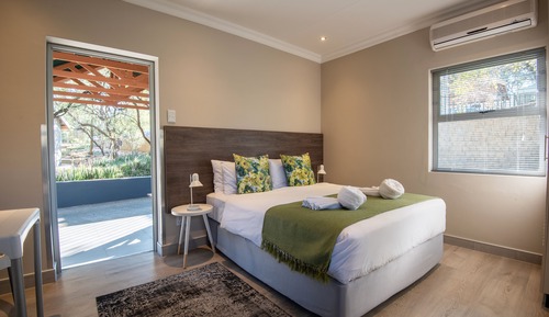 Chalet estándar, 1 cama de matrimonio, cocina básica, en la zona del jardín