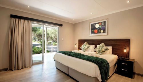 Habitación estándar con 1 cama doble o 2 individuales, patio, vistas al jardín