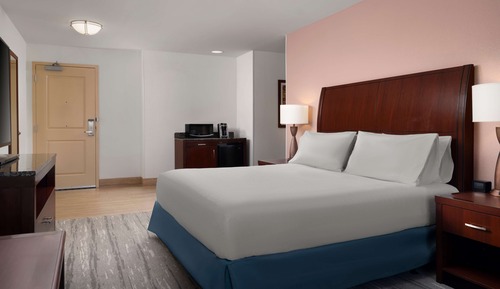 1 cama de matrimonio grande, accesible