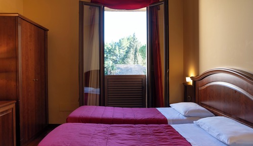 Habitación estándar con 1 cama doble o 2 individuales, vistas al jardín