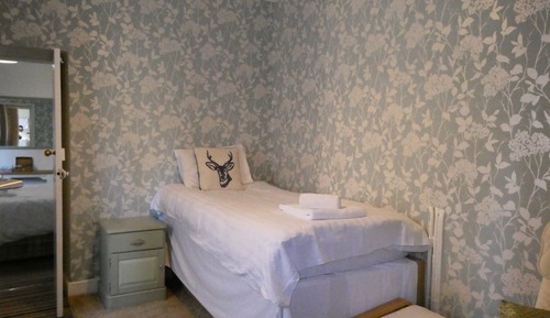 Habitación triple, baño privado (The Swale)