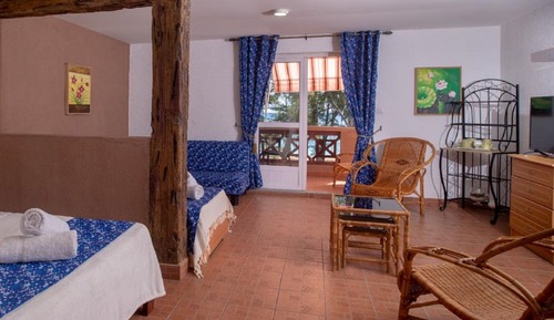 Suite estudio Confort, varias camas, cocina, vistas al mar