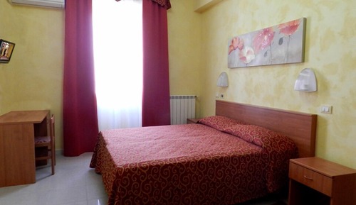 Habitación estándar con 1 cama doble o 2 individuales