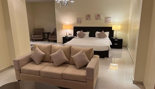 5 Bedrooms Villa